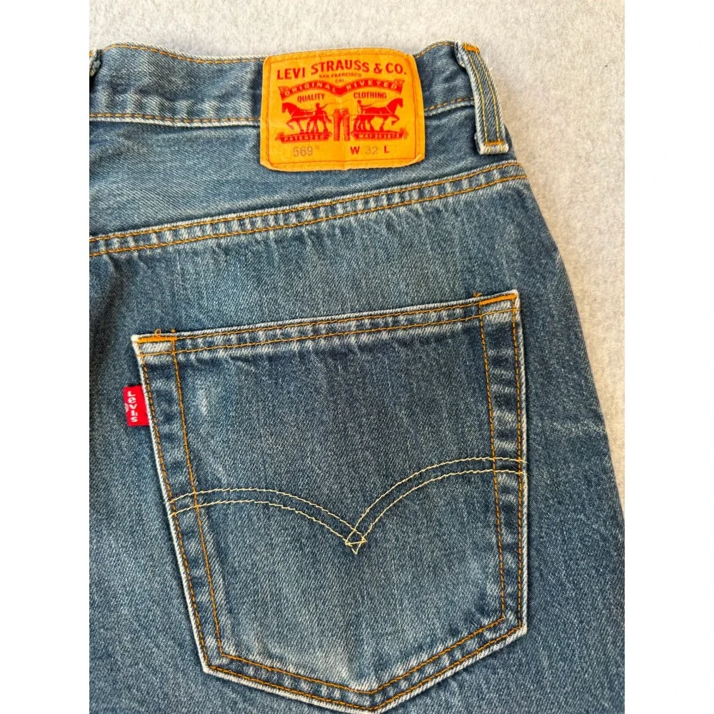Levis 569 Loose Straight Denim Shorts Mens 32 Medium Wash Blue Jean Shorts